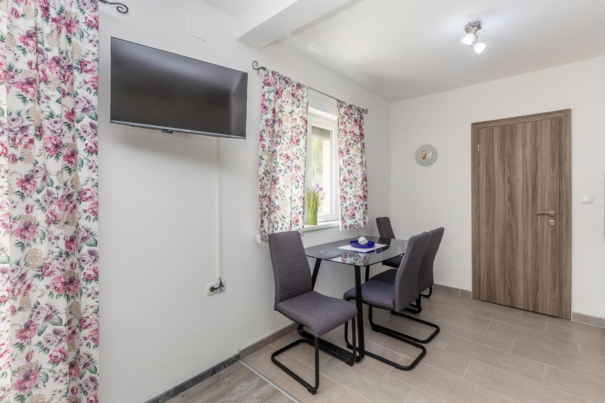Apartmani Tena Njivice Kültér fotó