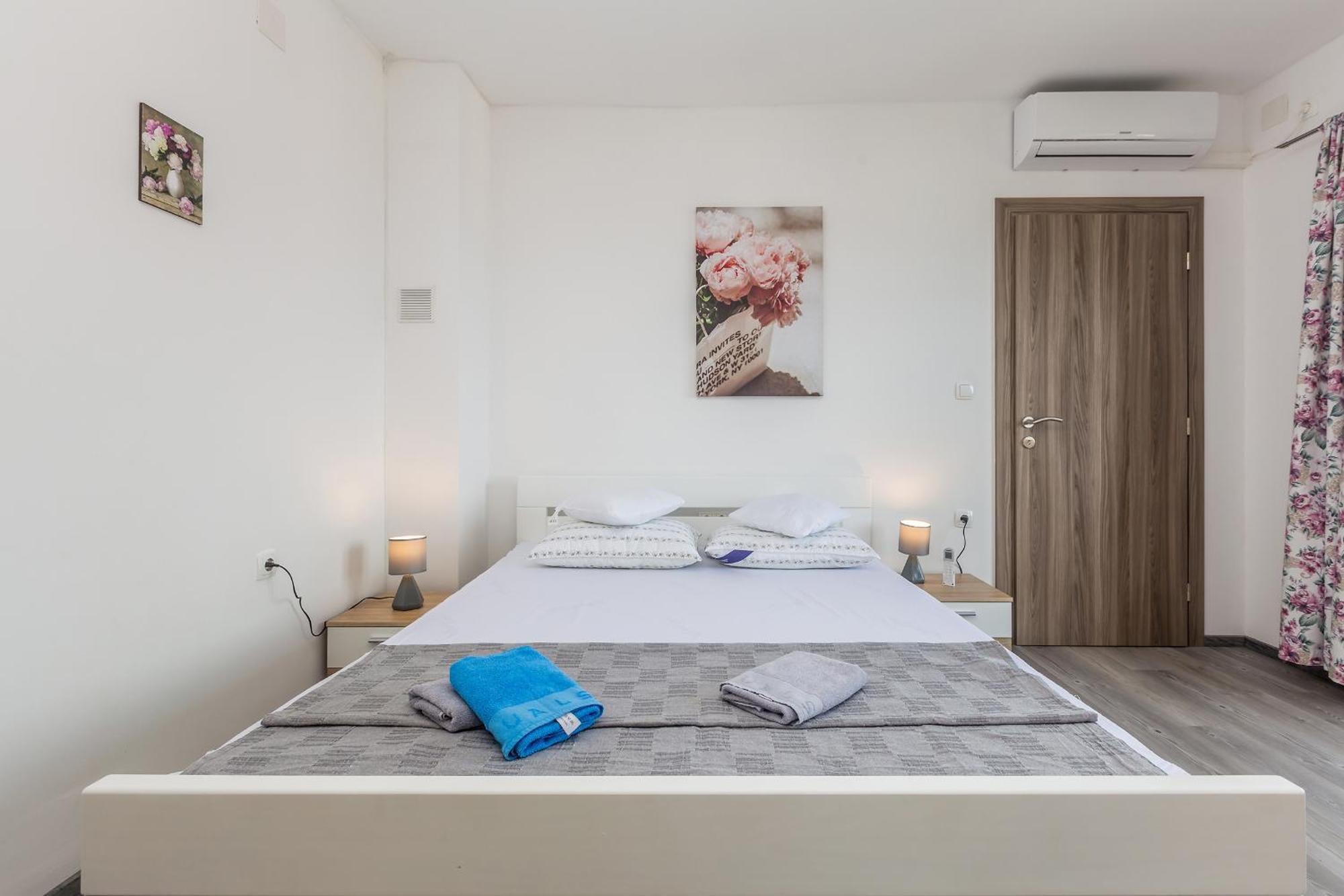 Apartmani Tena Njivice Kültér fotó