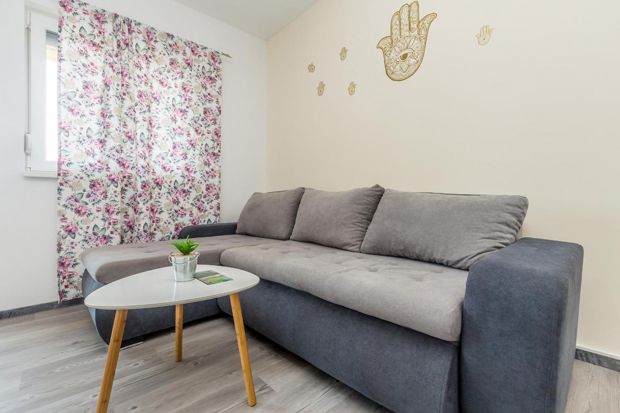 Apartmani Tena Njivice Kültér fotó